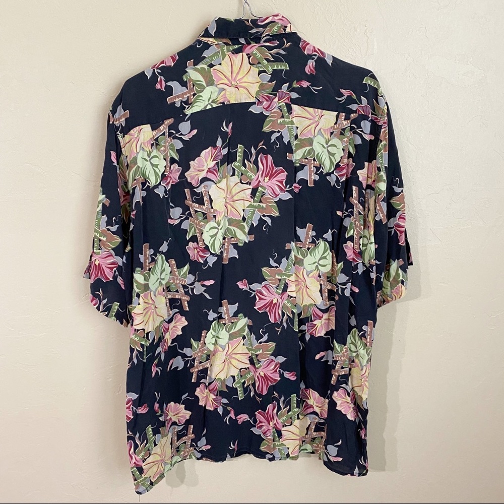 Reyn Spooner Lily Printed Button Up Short Sleeve - Picture 4 of 4